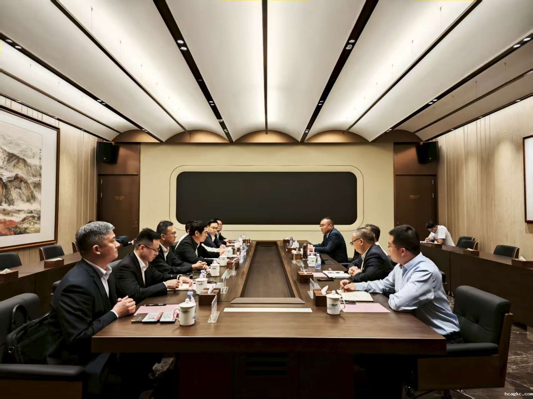 与新疆机场集团会谈